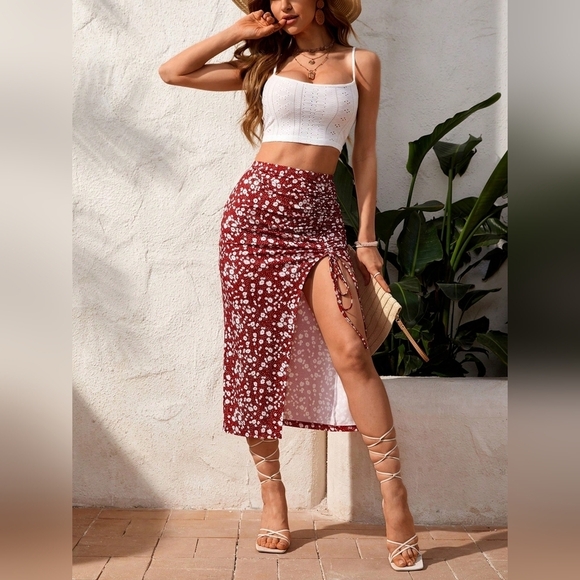 (2 Two Piece) Set Including Solid Color Spaghetti Strap Top And Floral Skirt